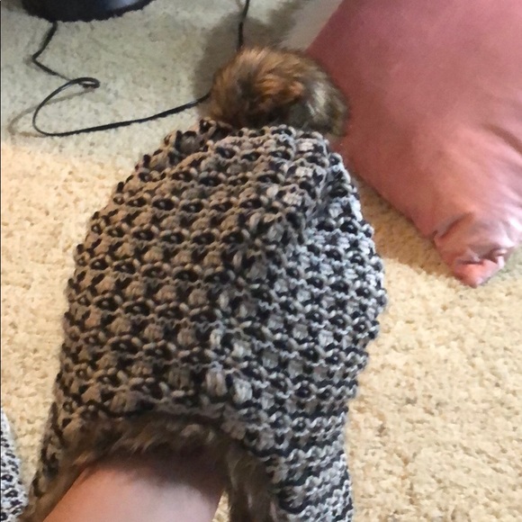 Beanie and mittens - Picture 2 of 5